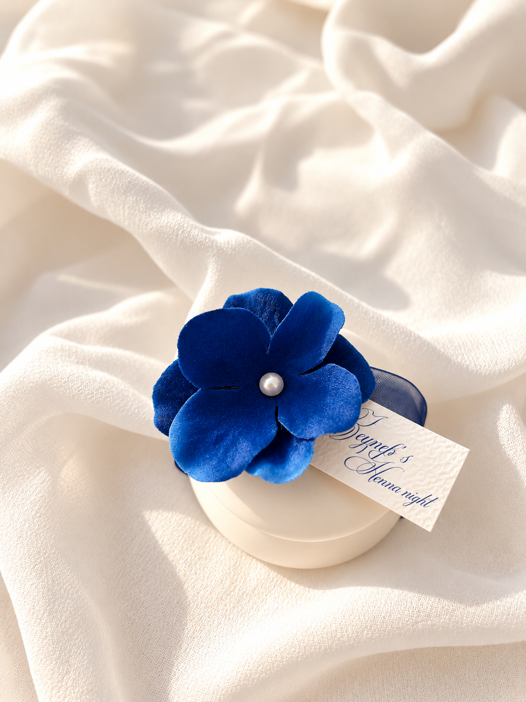 Pot Galet personnalisé avec fleurs & dragées - Cadeaux invités