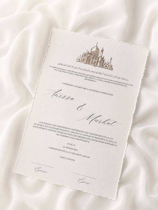 Découvrez le certificat de mariage religieux personnalisé NILUFER au format A4. Papier premium 300 g/m², effet déchiré, motif de mosquée, dorure à chaud or ou argent et nombreuses options de personnalisation.