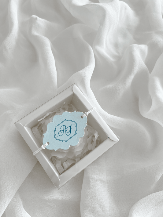 Bougie Pivoine & Boîte monogramme "RACHEL" - Cadeaux invités