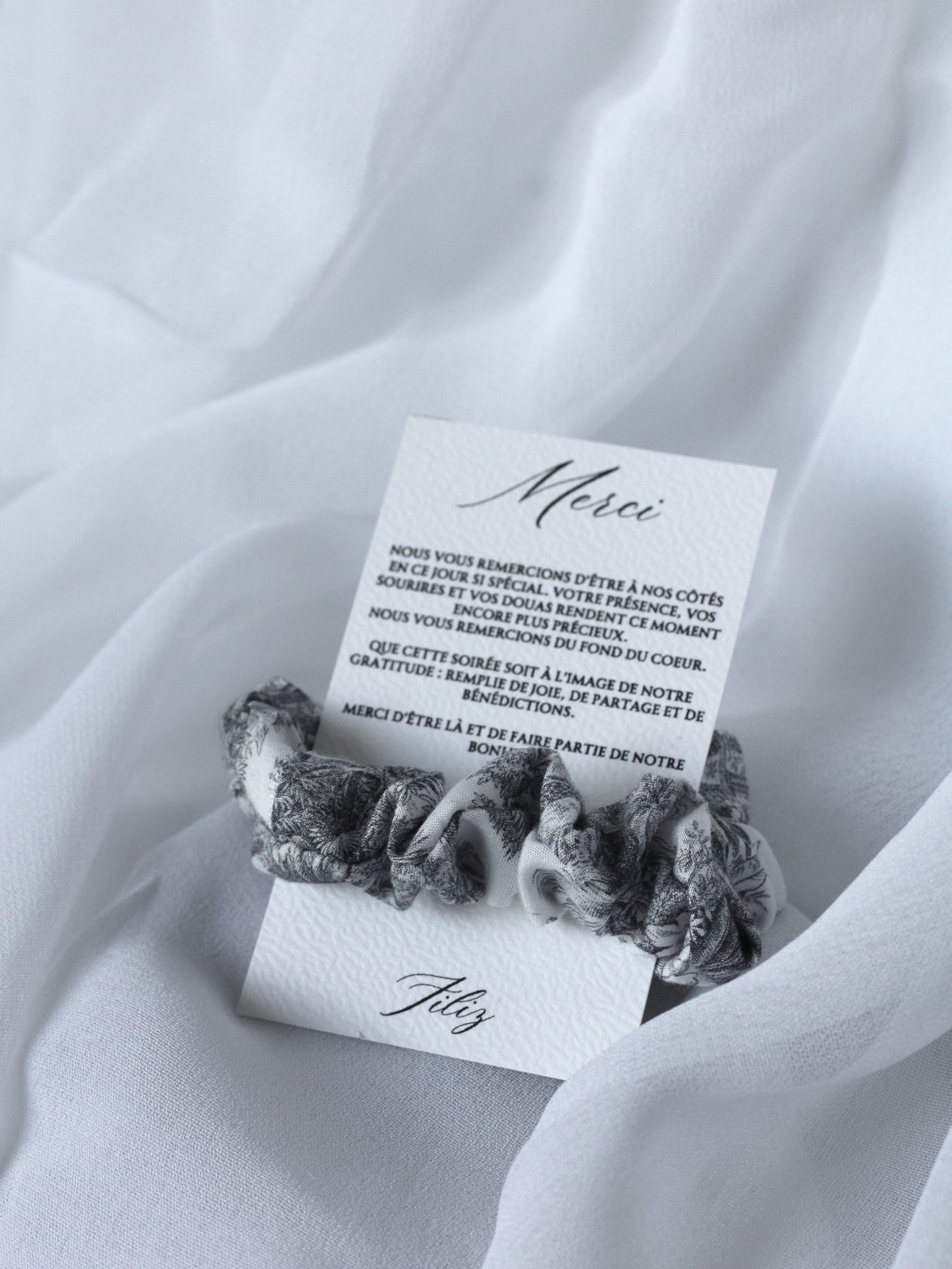 Carte avec Chouchou cousu main - Toile de Jouy - Cadeaux invités