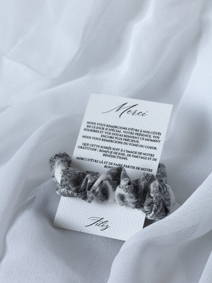 Carte avec Chouchou cousu main - Toile de Jouy - Cadeaux invités