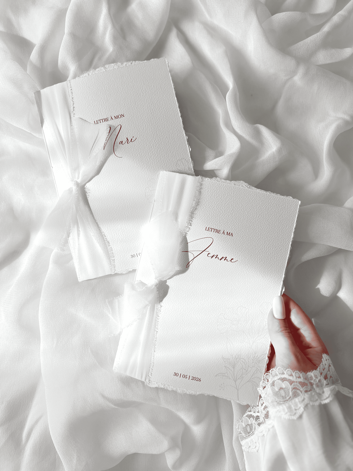 Lot de deux carnets personnalisés « Lettre à mon mari » et « Lettre à ma femme » au format A5, reliure cousue, ruban personnalisable et couverture effet déchiré.