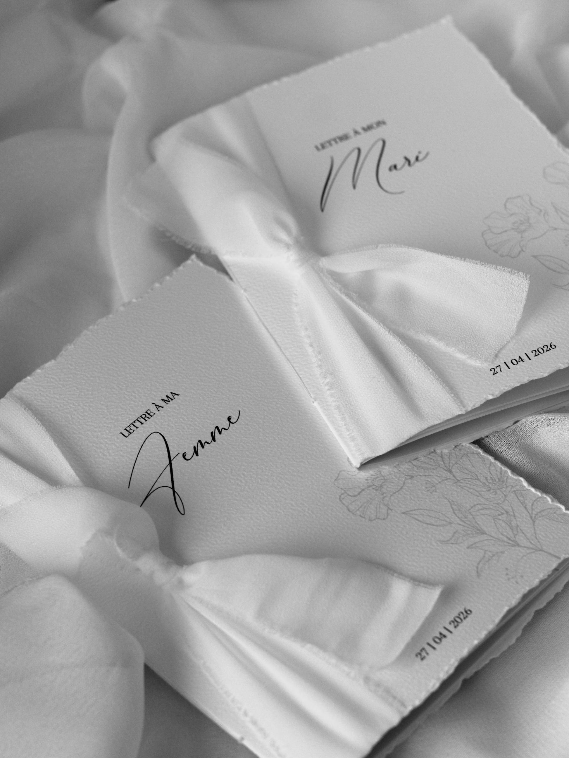 Lot de deux carnets personnalisés « Lettre à mon mari » et « Lettre à ma femme » au format A5, reliure cousue, ruban personnalisable et couverture effet déchiré.