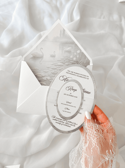Faire-part de mariage personnalisé SWAN avec invitation ovale, enveloppe blanche et liner intérieur motif cygne