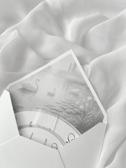 Faire-part de mariage personnalisé SWAN avec invitation ovale, enveloppe blanche et liner intérieur motif cygne.