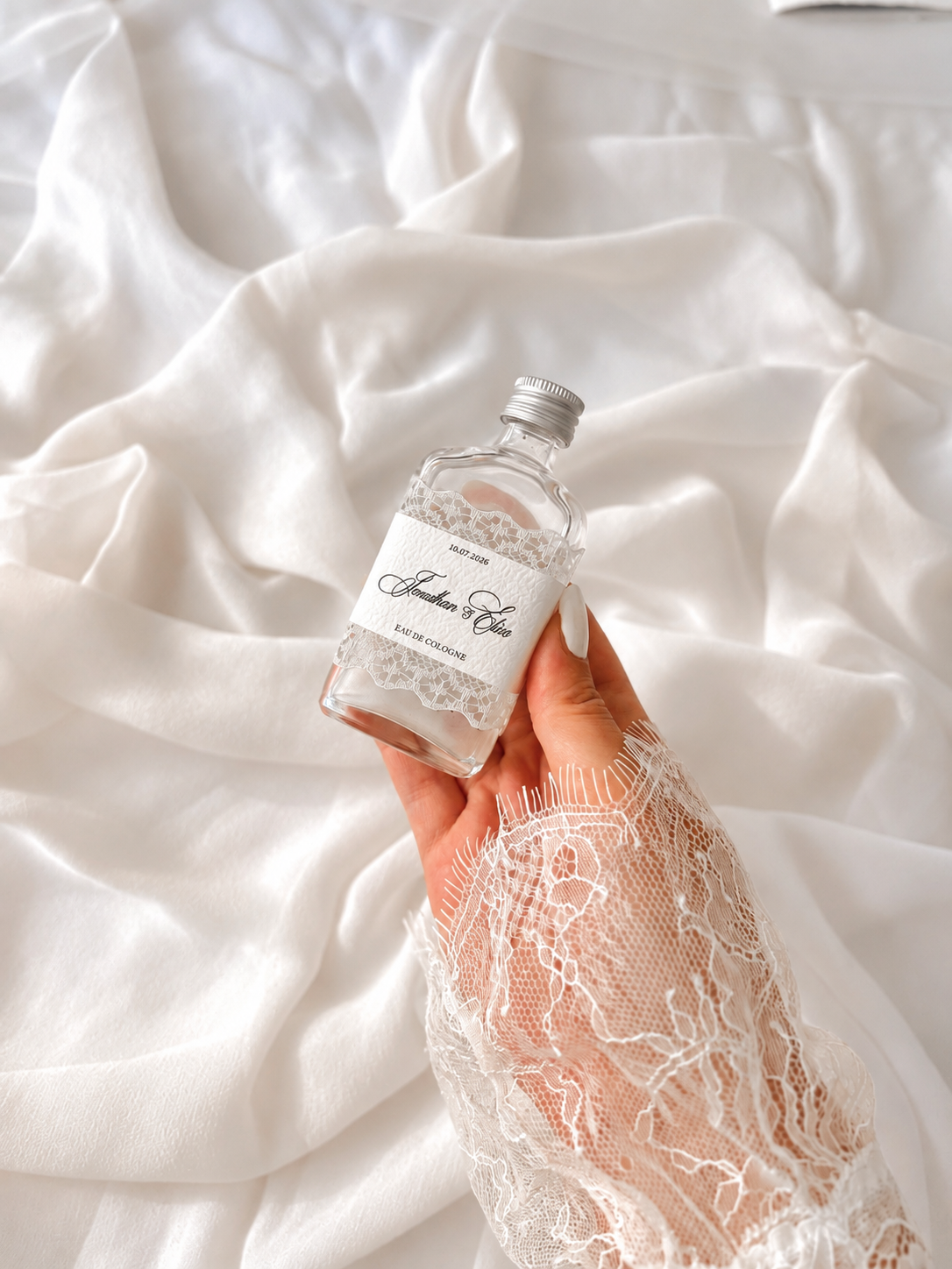 Fiole eau de Cologne en verre et dentelle - Cadeaux invités