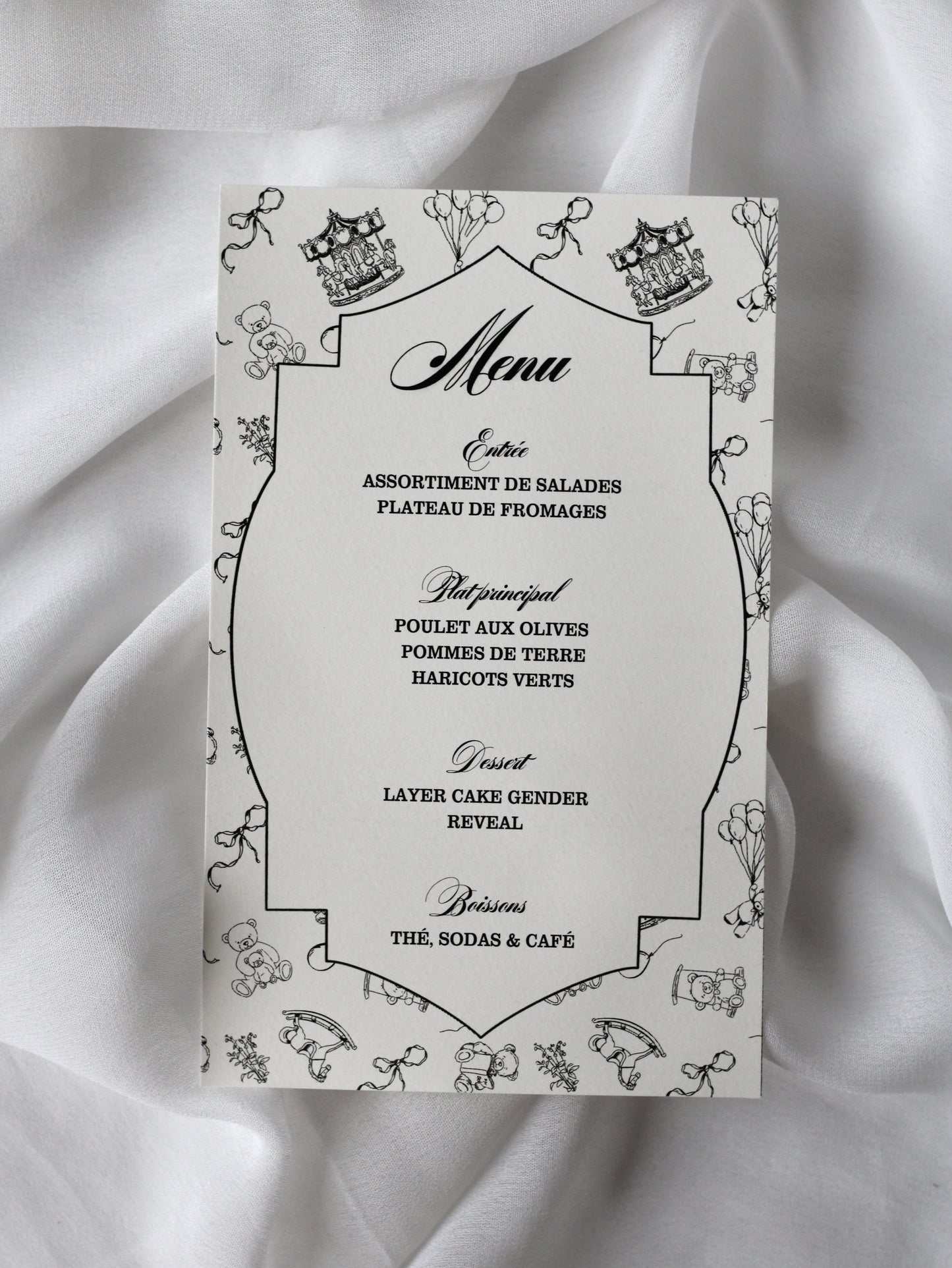 Menu personnalisé Collection MÉLODIE au format A5 avec un motif enfantin de carrousel et cheval, idéal pour une naissance, un anniversaire ou une gender reveal.