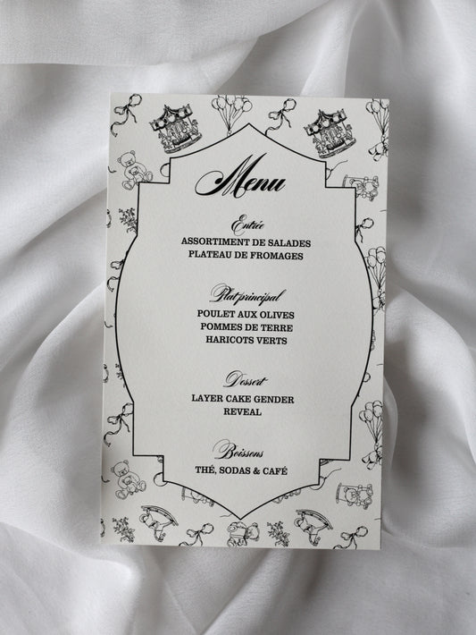 Menu personnalisé Collection MÉLODIE au format A5 avec un motif enfantin de carrousel et cheval, idéal pour une naissance, un anniversaire ou une gender reveal.