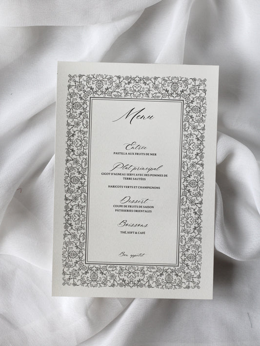 Menu de mariage personnalisé Collection ZENITH au format rectangulaire avec contour floral d'inspiration orientale rappelant les ornements architecturaux des mosquées.